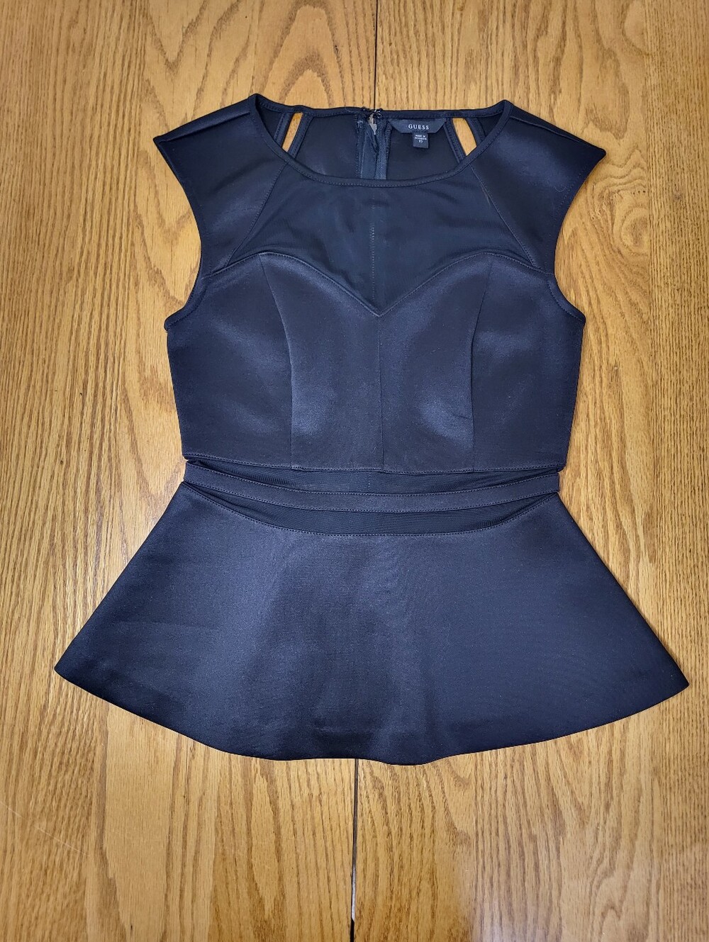 ✨️Guess Peplum Top XS